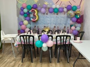 Sala decorada para un cumpleaños